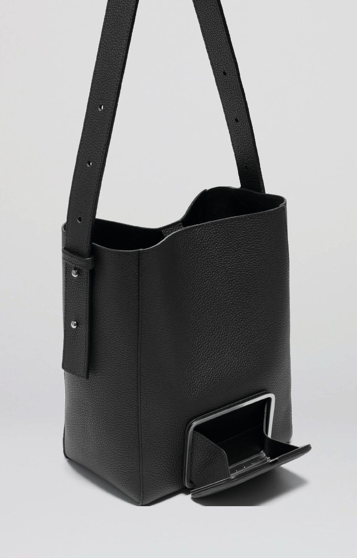 Lutz Morris | Black